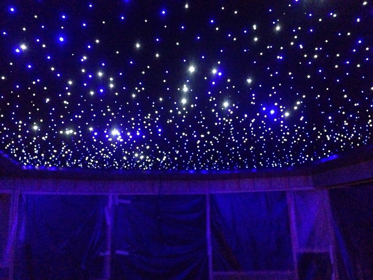 Звездное небо светодиодное. Оптоволоконный проектор звездного неба «Универсариум м9». Звездный натяжной потолок. Подвесной потолок звездное небо. Светодиодный потолок звездное небо.