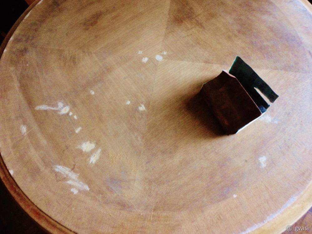 Новая жизнь старого стола: расписываем столешницу с использованием схемы старинной вышивки, фото № 3
