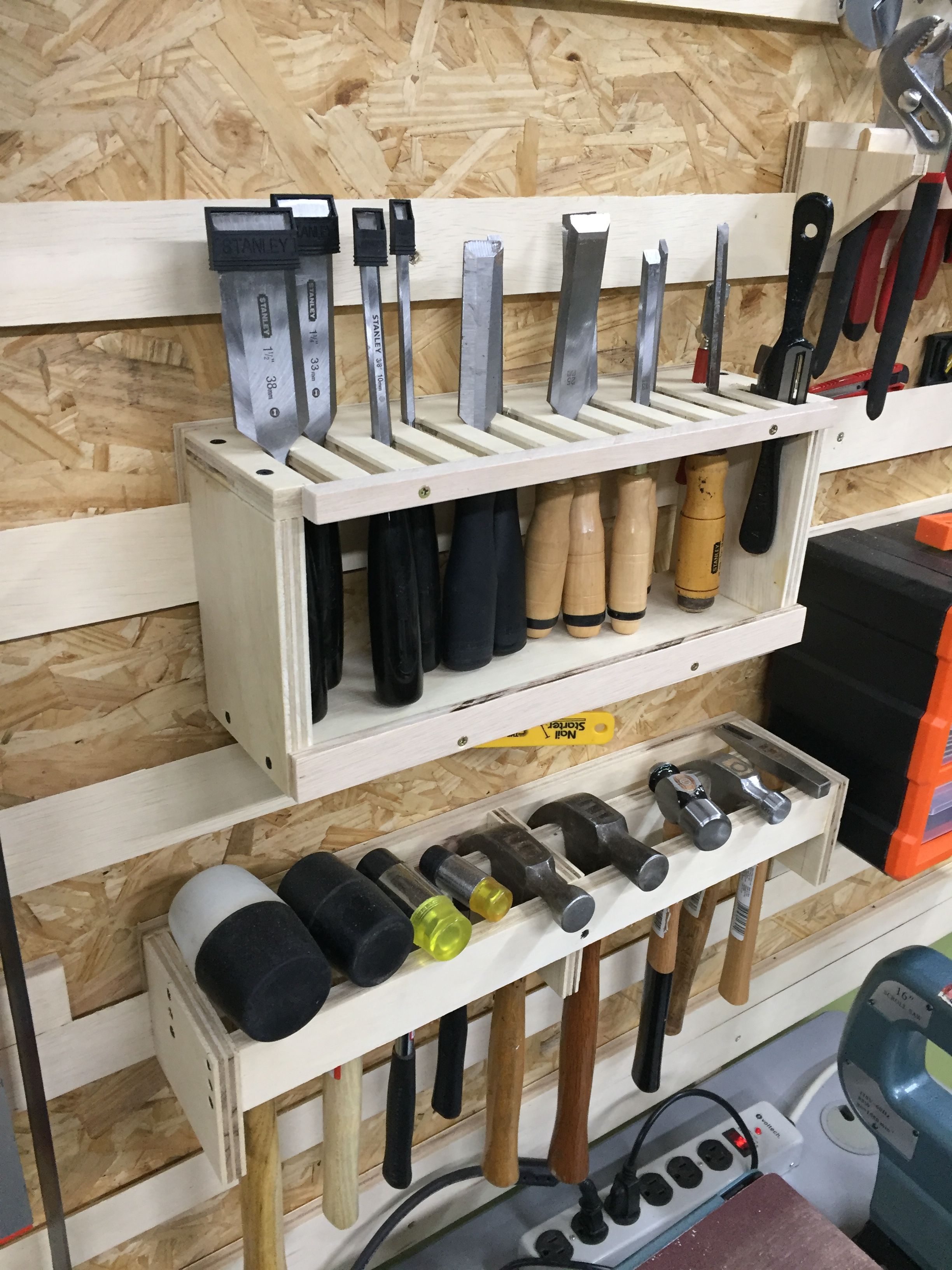 шкаф для хранения инструментов дома