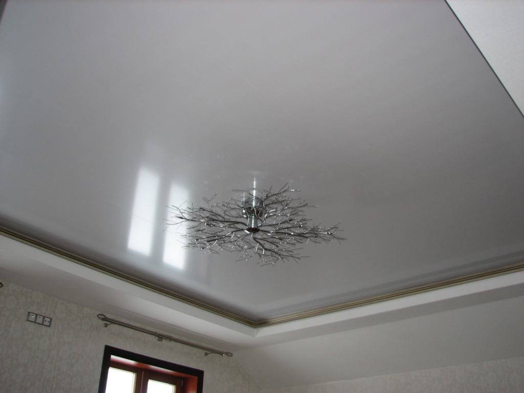 Серый подвесной потолок