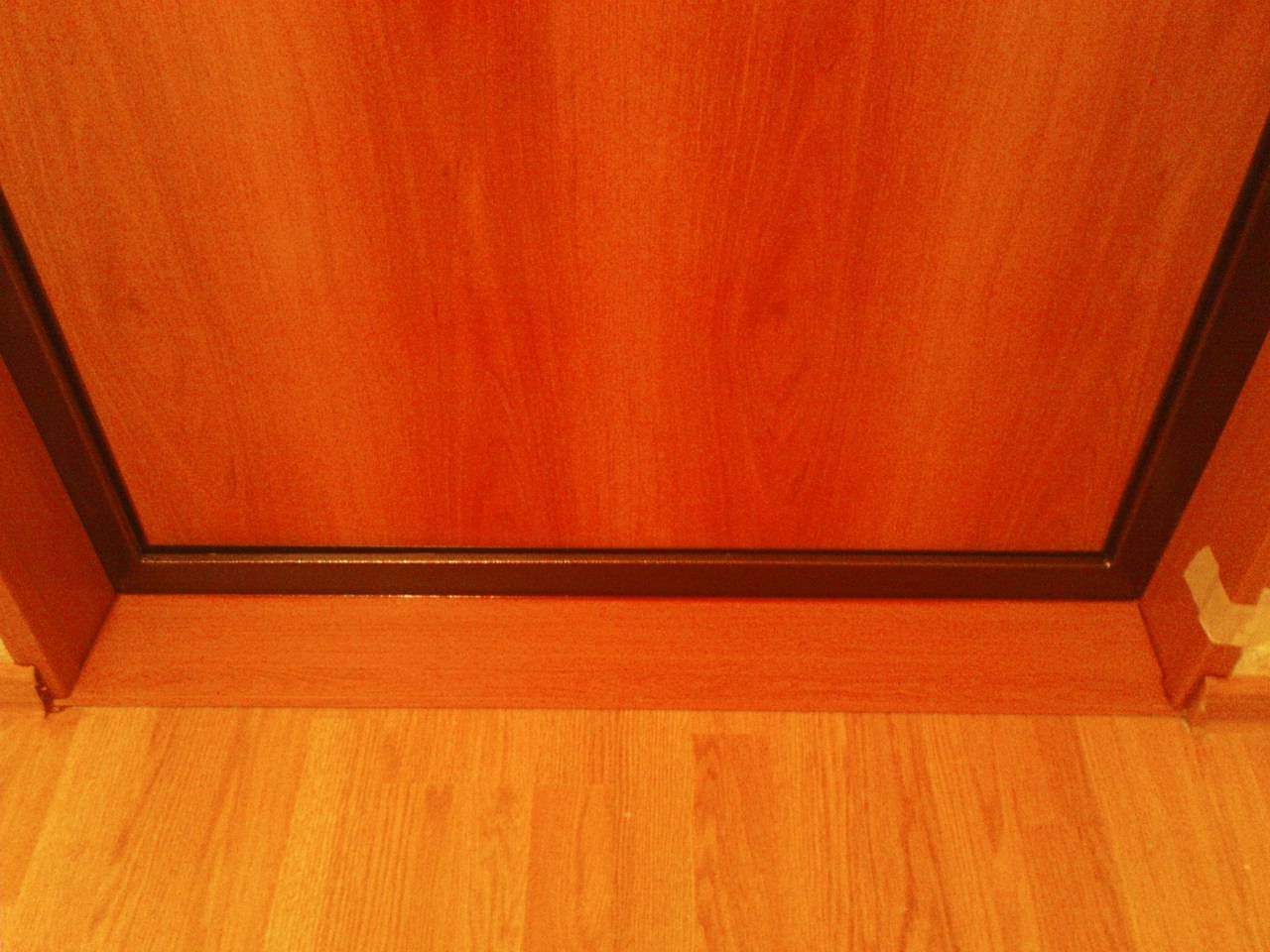 Чем залить порог входной двери: Как сделать порог у входной двери .